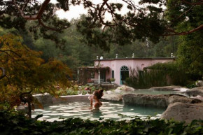 Relais La Foleia - Luxury Villa with private lake Varano Borghi